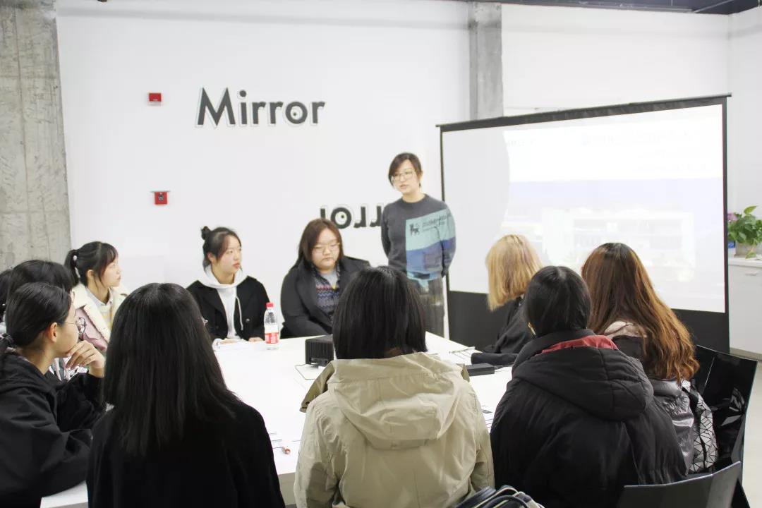 9: 50  院長介紹英國藝術(shù)教育