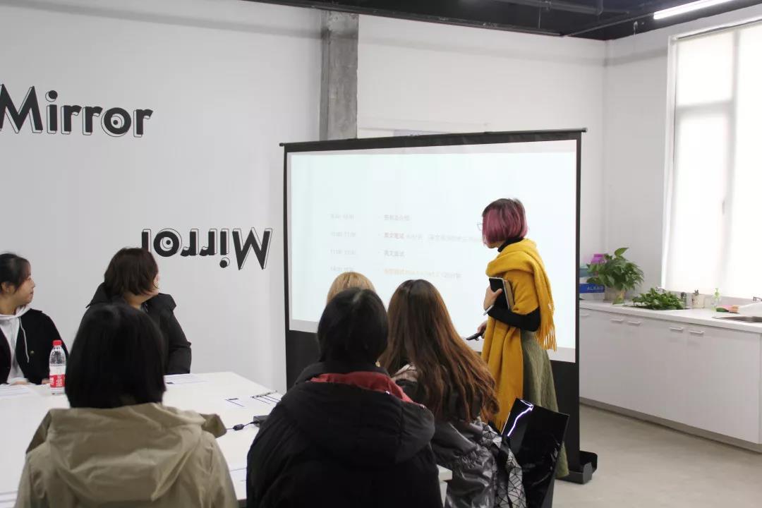 10: 00  教學(xué)主管向大家介紹考試流程