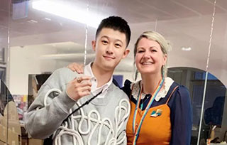 聽16屆BCU預(yù)科校友Dragon講述他和他的BA插畫畢業(yè)展！