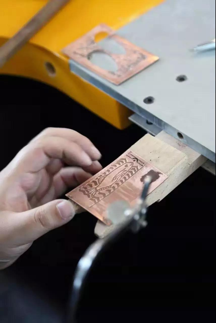 切鋸、銼磨、鉆孔、焊接