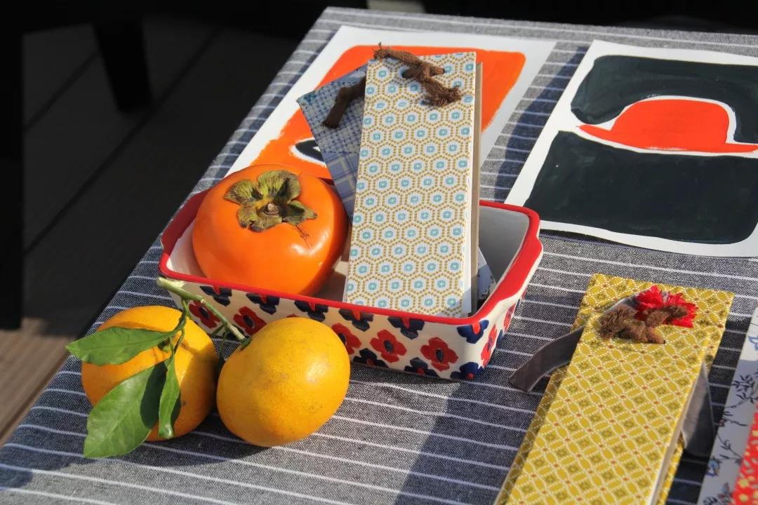 在AIVA最浪漫的頂樓天臺設立首飾、陶瓷、手作、插畫等近10個藝術攤位