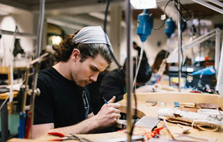 拿下英國(guó)最高皇家榮譽(yù)的伯明翰珠寶學(xué)院，真的那么難進(jìn)嗎？