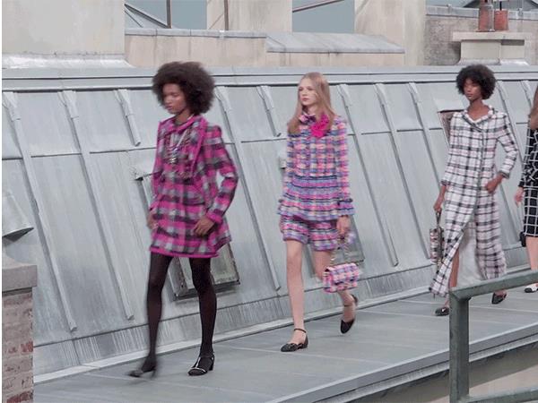 CHANEL2020春夏大秀將&ldquo;屋頂&rdquo;變?yōu)樾銏? /></p>
<p style=